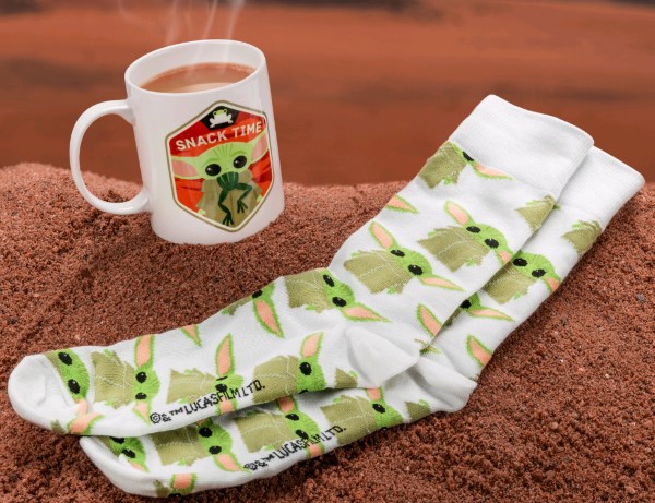 PALADONE THE CHILD MUG AND SOCKS SET  PP7333MAN